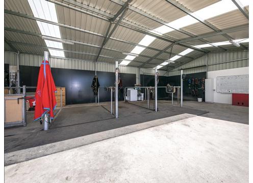 gallery image of Cleave Racing Stables